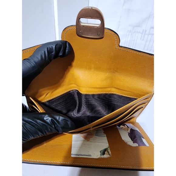 Authentic GUCCI Vintage Long Logo Plate Wallet Yellow - Picture 13 of 14